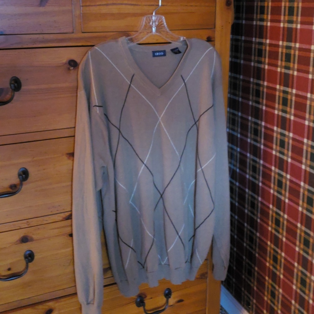 Vintage Izod LaCoste Vneck argyle sweater